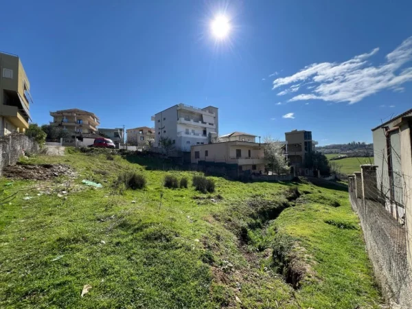 Tirane, shitet toke , 364 m² 73.000 € (Ali Demi)