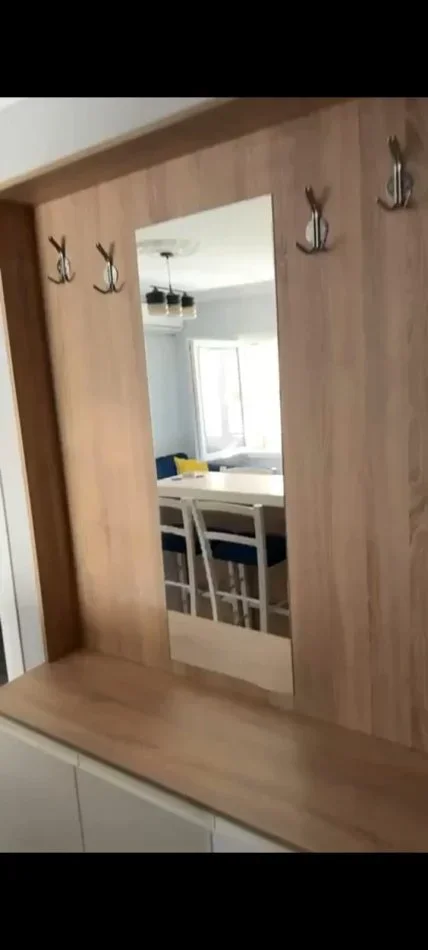 Tirane, jepet me qera apartament 1+1 Kati 3, 70 m² 650 € (Jepet me Qera Supet Apartamenti 1+1 ne Rrugen e Barrikadave.)