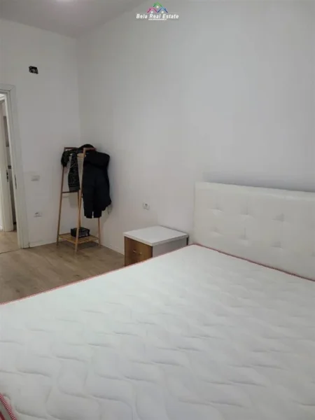 Tirane, jepet me qera apartament 1+1+Ballkon Kati 4, 65 m² 400 € (5 maji)