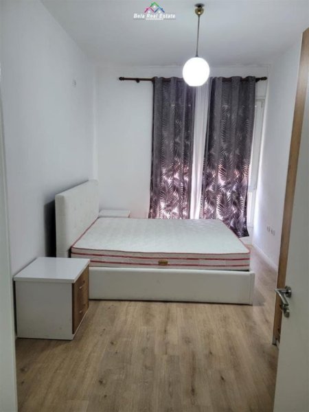 Tirane, jepet me qera apartament 1+1+Ballkon Kati 4, 65 m² 400 € (5 maji)