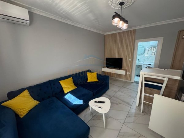 Tirane, jepet me qera 1+1 Kati 3, 45 m² 550 € (Rruga e Barrikadave)