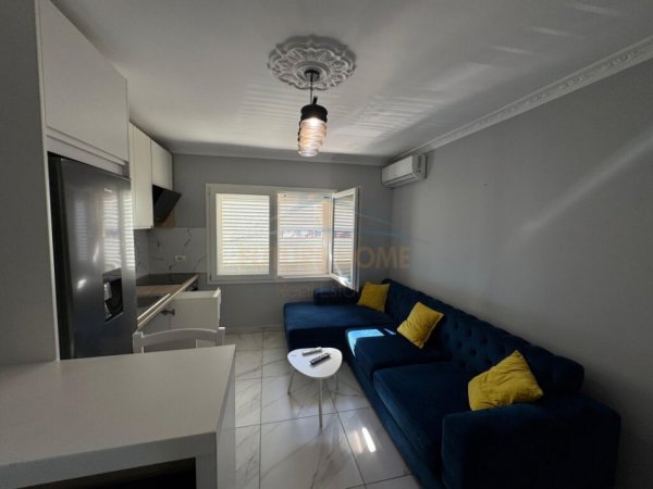 Tirane, jepet me qera 1+1 Kati 3, 45 m² 550 € (Rruga e Barrikadave)