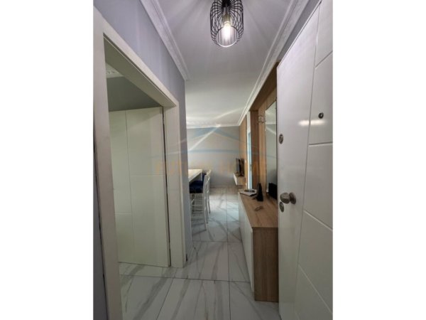 Tirane, jepet me qera 1+1 Kati 3, 45 m² 550 € (Rruga e Barrikadave)