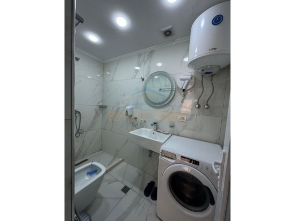 Tirane, jepet me qera 1+1 Kati 3, 45 m² 550 € (Rruga e Barrikadave)