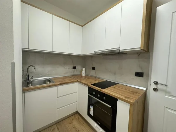 Tirane, jap me qera apartament 1+1+Ballkon Kati 5, 50 m² 550€ (afer Qendres, Rruga e Bogdaneve)