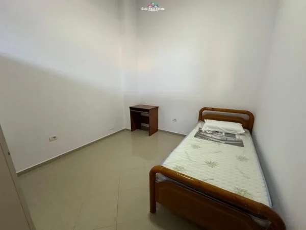 Tirane, jepet me qera apartament 2+1 Kati 0, 60 m² 550 € (rruga e barrikadave)