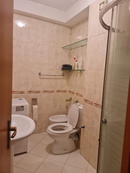 Tirane, jepet me qera apartament 2+1 Kati 5, 67 m² 550 € (rruga e barrikadave)