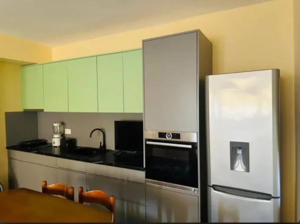 Tirane, jepet me qera apartament 3+1 Kati 6, 100 m² 800 € (Liqeni Artificial)