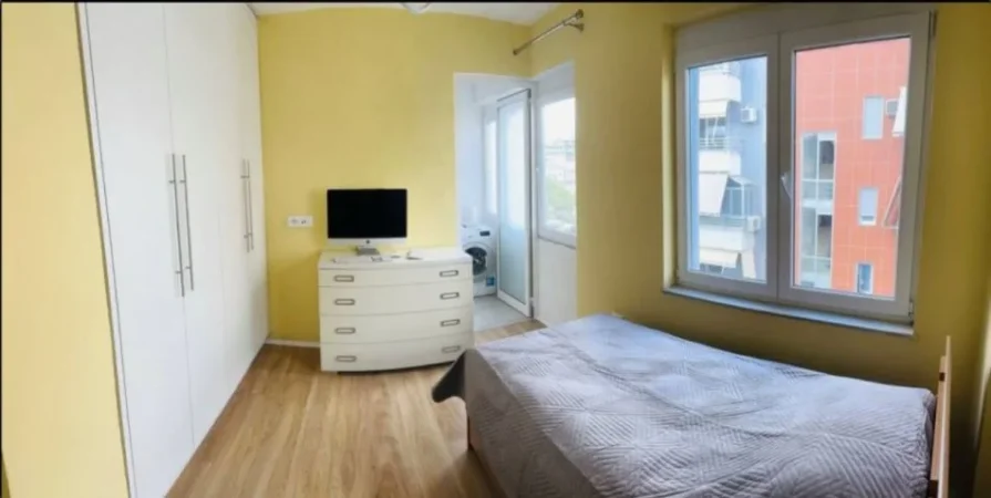 Tirane, jepet me qera apartament 3+1 Kati 6, 100 m² 800 € (Liqeni Artificial)
