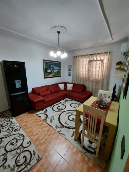 Tirane, jepet me qera apartament 2+1 Kati 3, 70 m² 450 € (oxhaku)