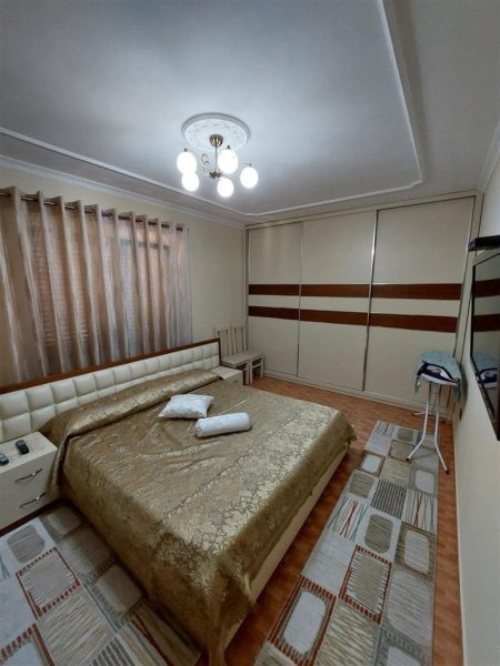 Tirane, jepet me qera apartament 2+1 Kati 3, 70 m² 450 € (oxhaku)