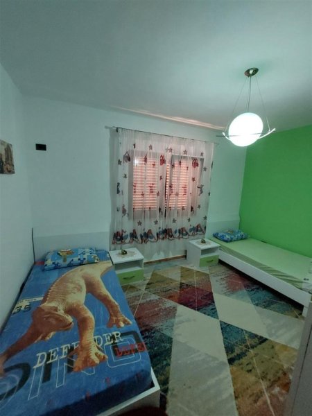 Tirane, jepet me qera apartament 2+1 Kati 3, 70 m² 450 € (oxhaku)