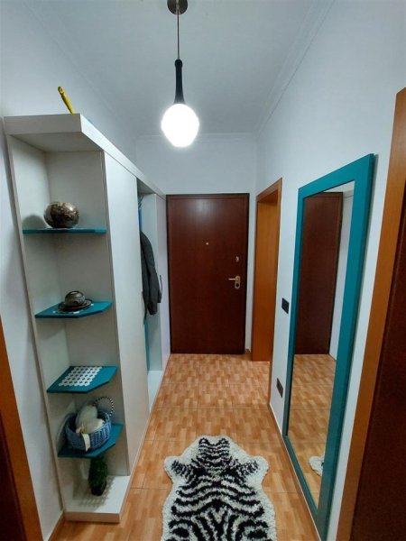 Tirane, jepet me qera apartament 2+1 Kati 3, 70 m² 450 € (oxhaku)
