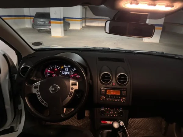 Tirane, shes makine Nissan qashqai Nafte, manuale Kondicioner 165 km 8.000 €