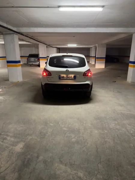 Tirane, shes makine Nissan qashqai Nafte, manuale Kondicioner 165 km 8.000 €