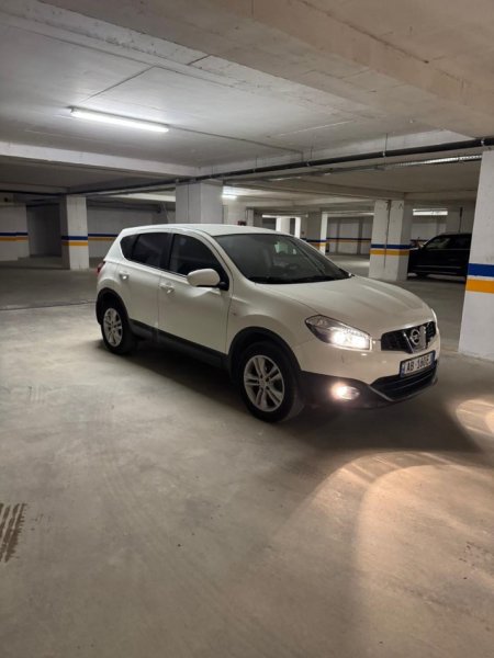 Tirane, shes makine Nissan qashqai Nafte, manuale Kondicioner 165 km 8.000 €
