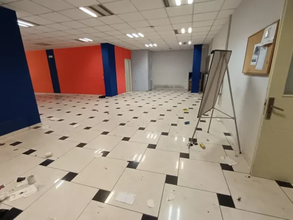 Tirane, jepet me qera ambjent biznesi Kati 1, 3.000 € (Rruga e Elbasanit)