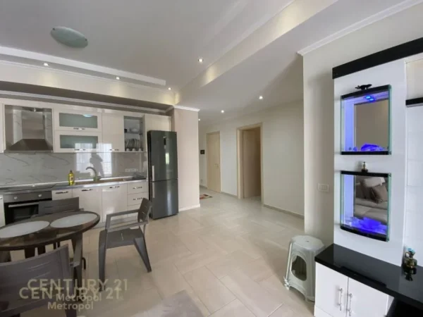 Tirane, jepet me qera apartament 2+1 Kati 3, 103 m² 450 € (Fresk)