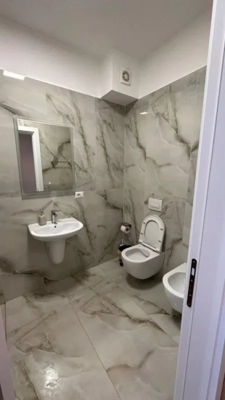 Tirane, jepet me qera apartament 1+1+Ballkon Kati 6, 76 m² 450 € (Grand Gallery)