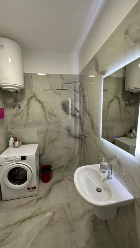 Tirane, jepet me qera apartament 1+1+Ballkon Kati 6, 76 m² 450 € (Grand Gallery)