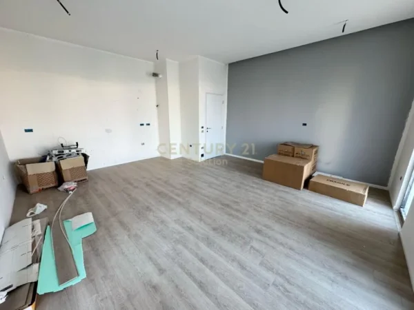 Tirane, shes apartament 2+1+2 , 110 m² 297.000 € (Square 21, Rruga e Kavajës)