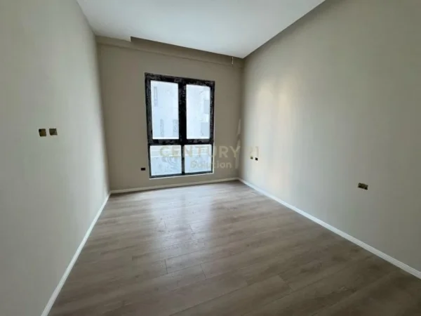 Tirane, shes apartament 2+1+2 , 110 m² 297.000 € (Square 21, Rruga e Kavajës)