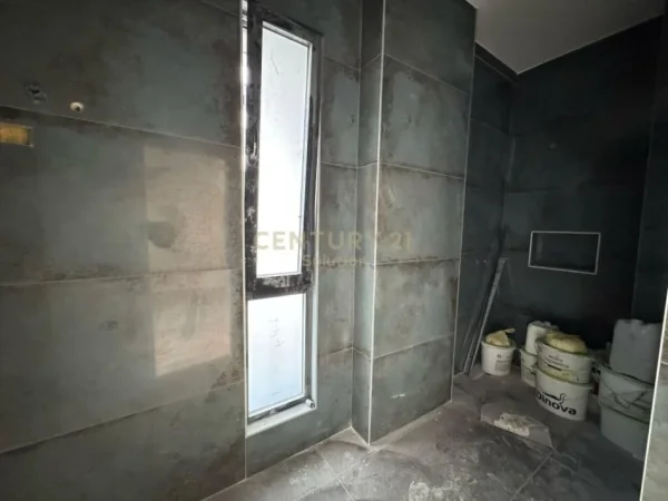 Tirane, shes apartament 2+1+2 , 110 m² 297.000 € (Square 21, Rruga e Kavajës)