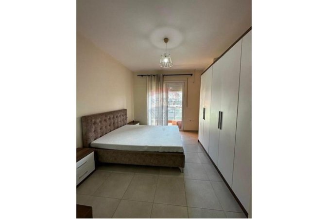 Tirane, jepet me qera apartament 1+1 Kati 2, 450 € 