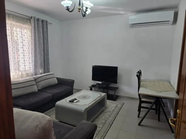 Tirane, jepet me qera apartament 2+1 Kati 1, 100 m² 400 € (laprake)