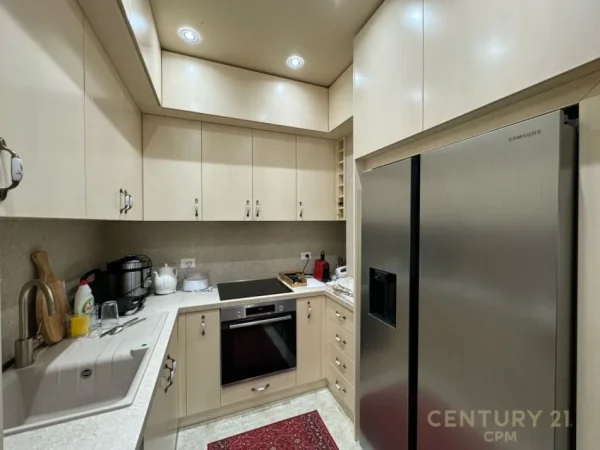 Tirane, jap me qera apartament 2+1+2+ 2 POSTE PARKIMI+Ballkon , 140 m² 1.500 € (Rruga e Kosovarëve)