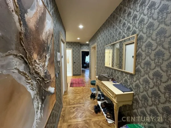 Tirane, jap me qera apartament 2+1+2+ 2 POSTE PARKIMI+Ballkon , 140 m² 1.500 € (Rruga e Kosovarëve)