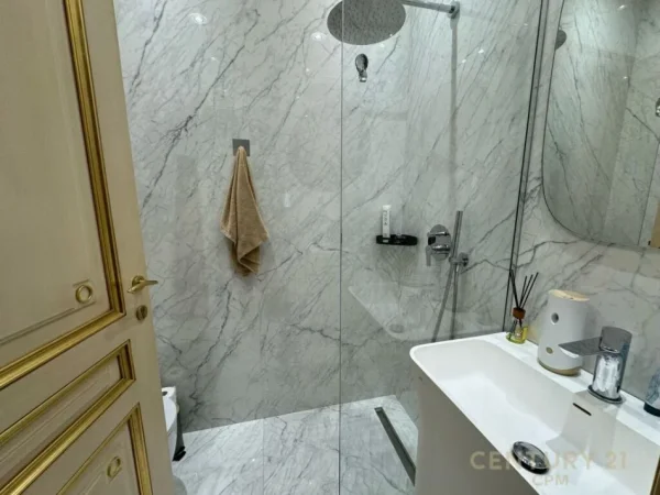 Tirane, jap me qera apartament 2+1+2+ 2 POSTE PARKIMI+Ballkon , 140 m² 1.500 € (Rruga e Kosovarëve)