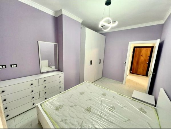 Tirane, jepet me qera apartament 1+1+Aneks+Ballkon Kati 2, 450 € (rruga 5 maji)