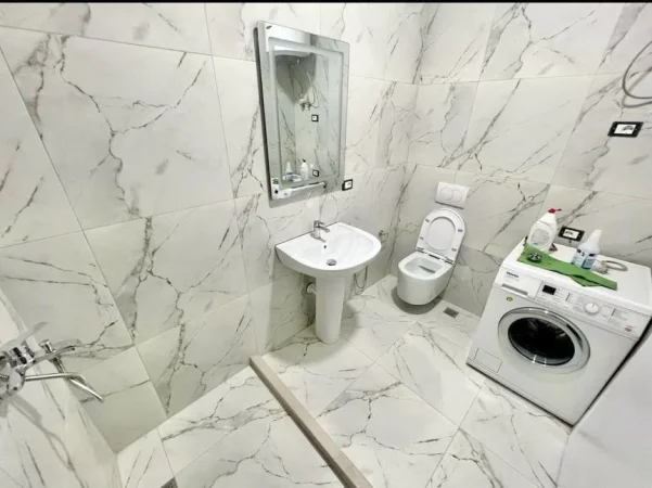 Tirane, jepet me qera apartament 1+1+Aneks+Ballkon Kati 2, 450 € (rruga 5 maji)