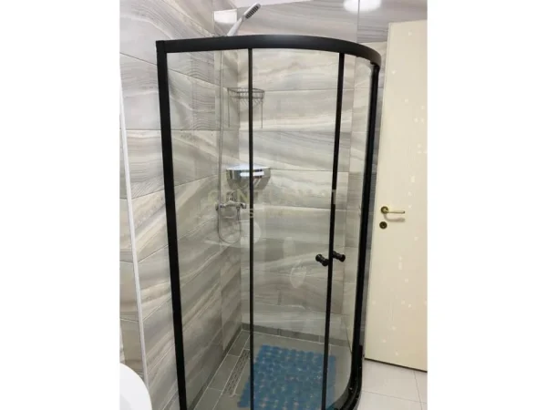Tirane, jap me qera apartament 1+1 , 77 m² 800 € (Kompleksi Delijorgji)