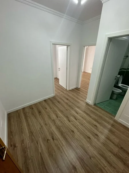 Tirane, shitet apartament 1+1+Ballkon Kati 1, 72 m² 99.000 € (misto mame)