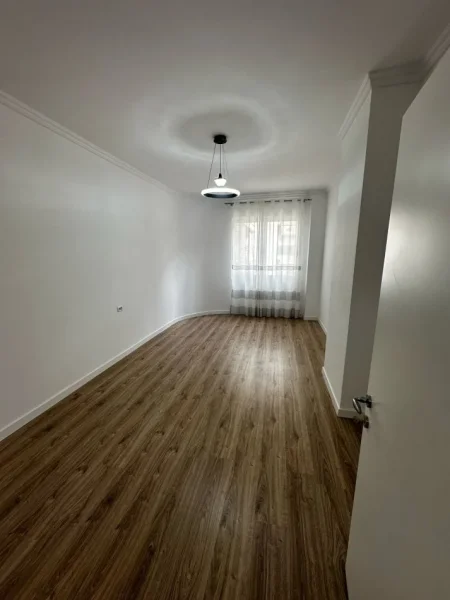 Tirane, shitet apartament 1+1+Ballkon Kati 1, 72 m² 99.000 € (misto mame)