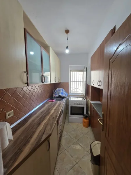 Tirane, jepet me qera apartament 2+1 , 90 m² 550 € (Rruga e Elbasanit)
