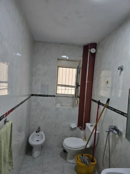 Tirane, jepet me qera apartament 2+1 , 90 m² 550 € (Rruga e Elbasanit)
