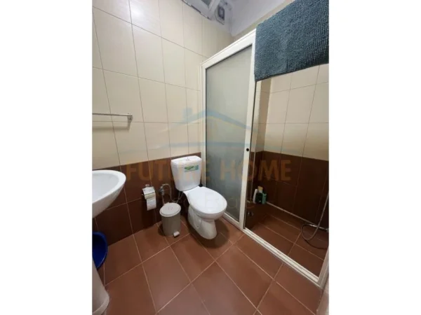 Tirane, jepet me qera apartament 1+1 Kati 4, 75 m² 600 € (Rruga e Kavajes)