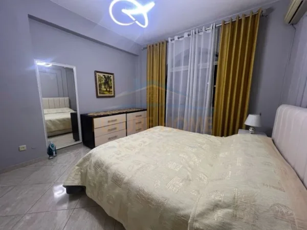 Tirane, jepet me qera apartament 1+1 Kati 4, 75 m² 600 € (Rruga e Kavajes)