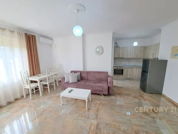 Tirane, jap me qera apartament 1+1+2 POSTE PARKIMI +Ballkon , 57 m² 550 € (Liqeni i Thatë)