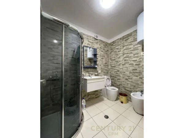 Tirane, jap me qera apartament 1+1+Ballkon , 76 m² 630 € (Liqeni i Thatë)