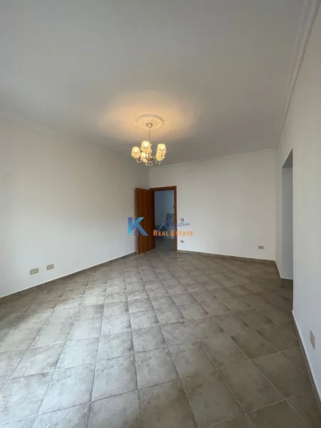 Tirane, jap me qera zyre Kati 2, 127 m² 700 € (QENDER)