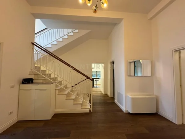 Tirane, SHES VILE ME PISHINE NE ROLLING HILLS RESIDENCE  , 762 m² 2.300.000 € (Qendra Tregtare TEG)