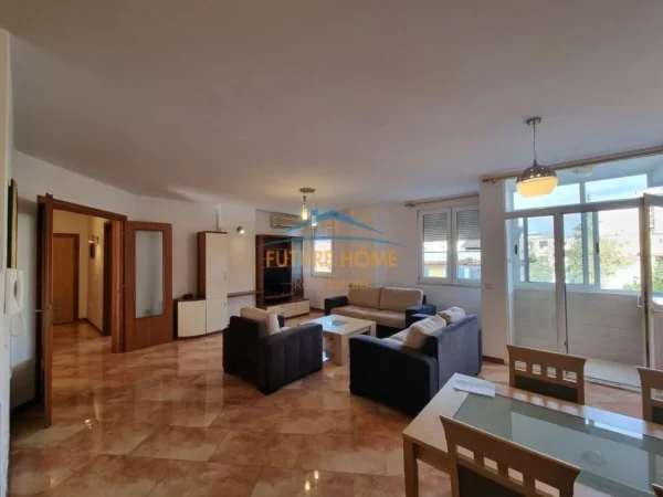 Tirane, jepet me qera zyre Kati 3, 126 m² 1.200 € (Isha Ekspozita)