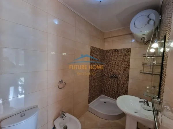 Tirane, jepet me qera zyre Kati 3, 126 m² 1.200 € (Isha Ekspozita)