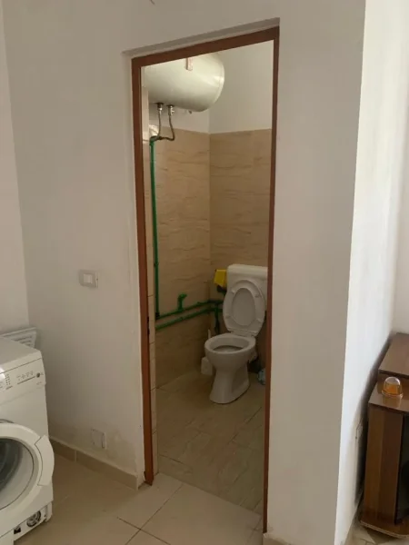 Tirane, jepet me qera apartament 1+1 Kati 1, 80 m² 300 € (Rruga Pjeter Budi)