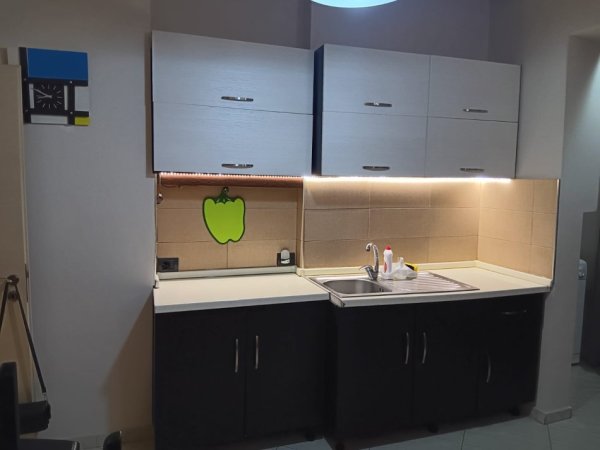 Tirane, jepet me qera apartament 1+1+Aneks+Ballkon Kati 4, 74 m² 600 € (rruga e kavajes)