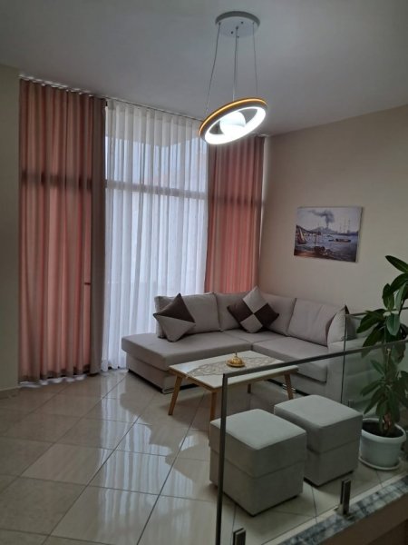 Tirane, jepet me qera apartament 2+1+Aneks+Ballkon Kati 2, 100 m² 650 € (liqeni i thate)